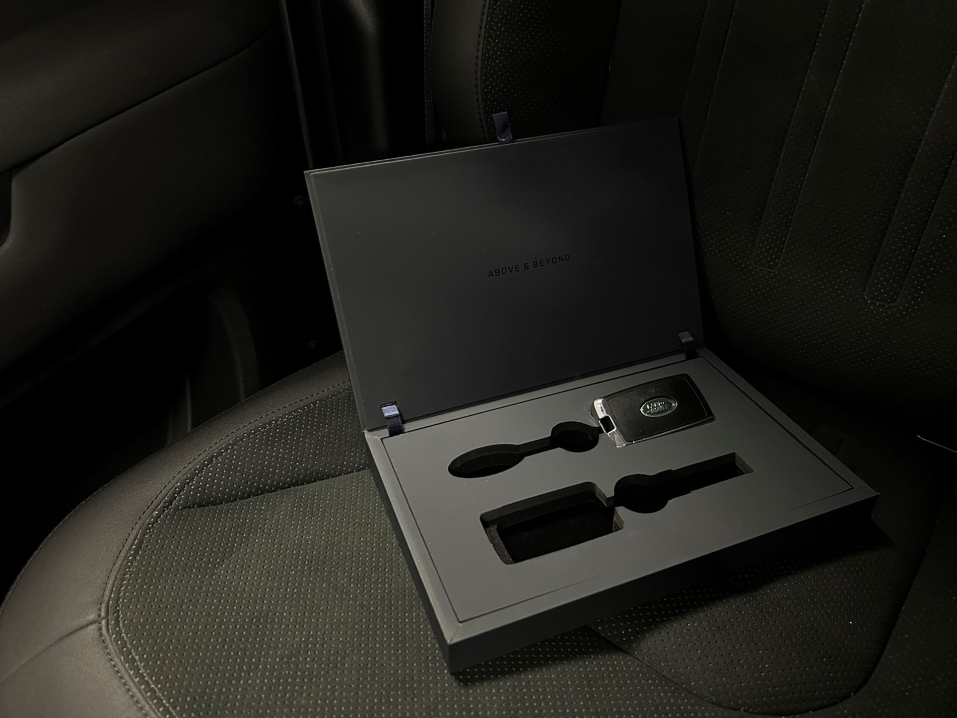 Defender 110 3.0d i6 mhev SE awd 200cv auto - Autoviemme